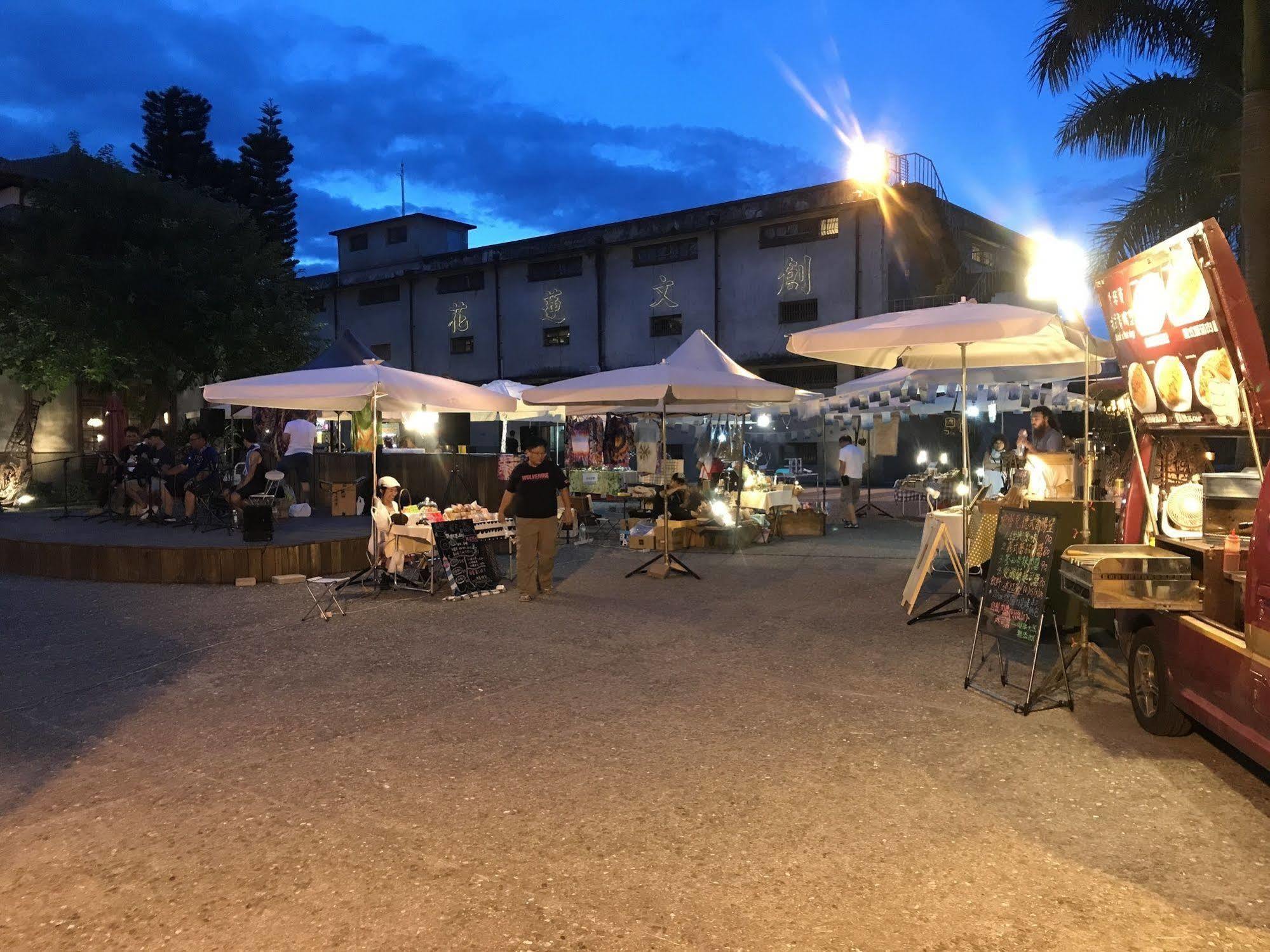 花蓮歐洲之星民宿 文創園區旁 鄰香榭大道 名產街 近東大門夜市 太平洋公園 杰西廣場 Хуалиен Сити Екстериор снимка